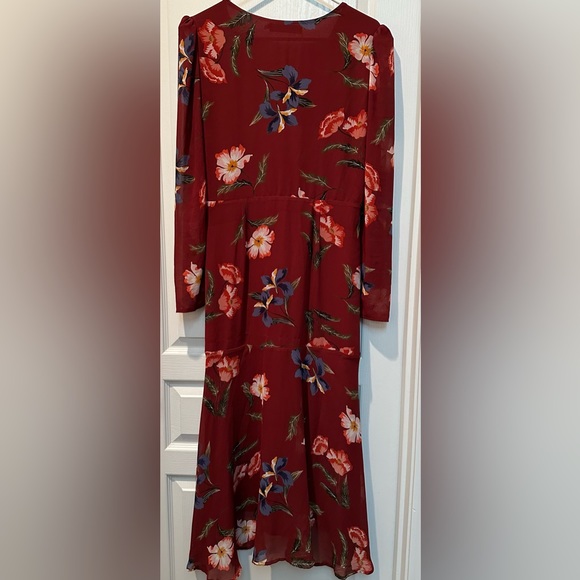 Astr the Label 3/4 Sleeve High-Low Ruched Front Floral Chiffon Midi Dress. - Picture 6 of 10